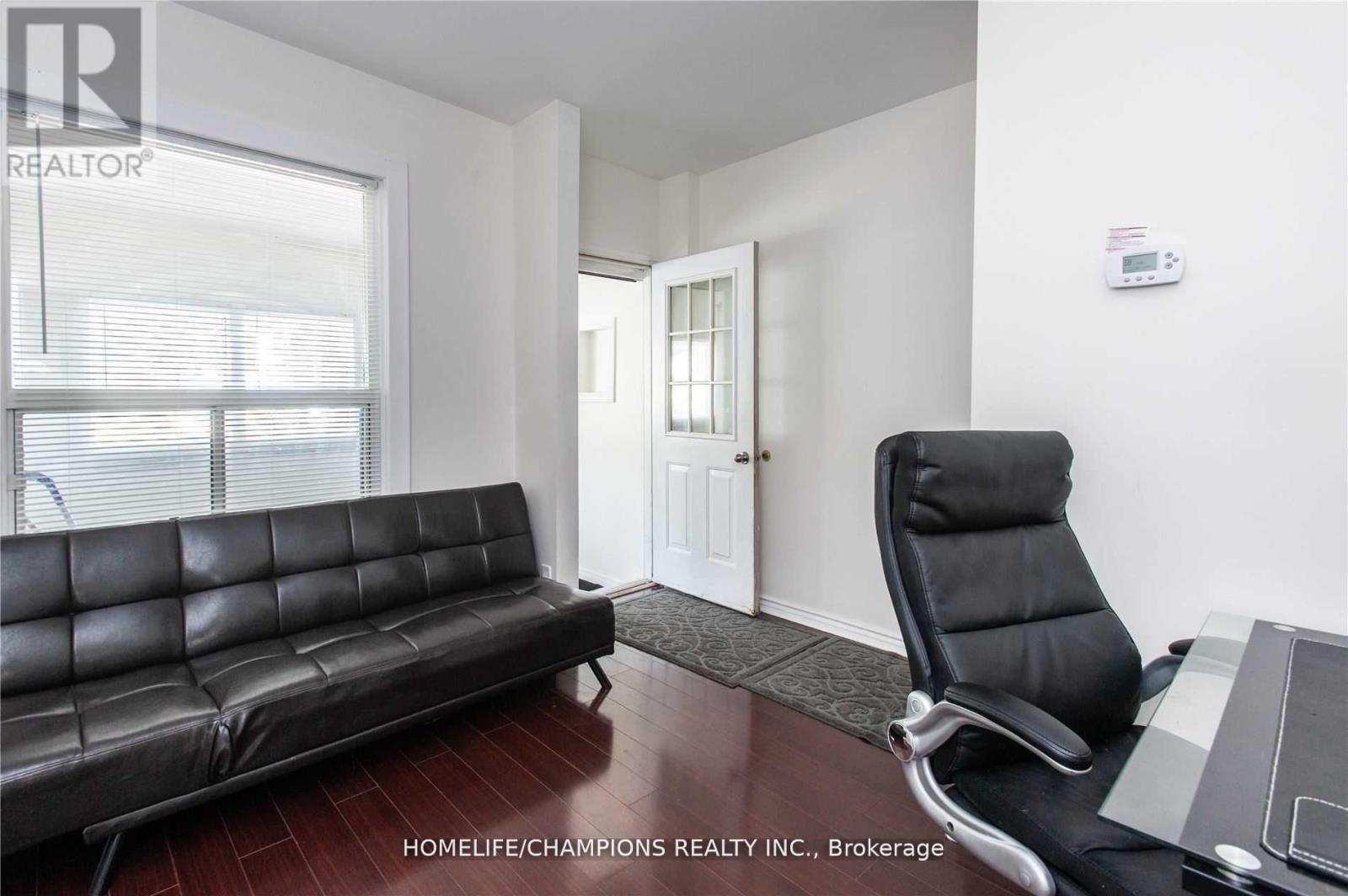 106 Lamb Avenue, Toronto, Ontario  M4J 4M6 - Photo 9 - E13803864
