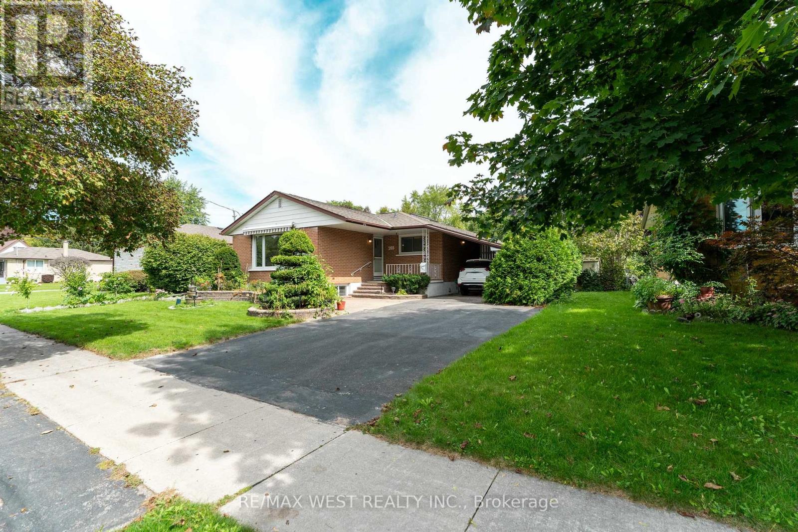 203 Lupin Drive, Whitby, Ontario  L1N 1Y2 - Photo 2 - E13803866