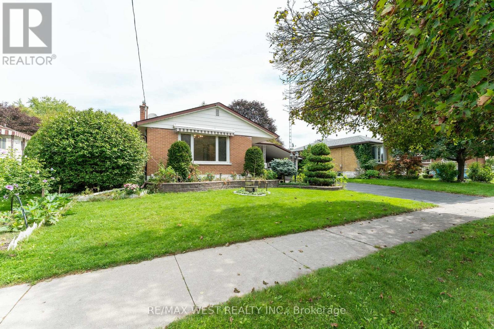 203 Lupin Drive, Whitby, Ontario  L1N 1Y2 - Photo 4 - E13803866