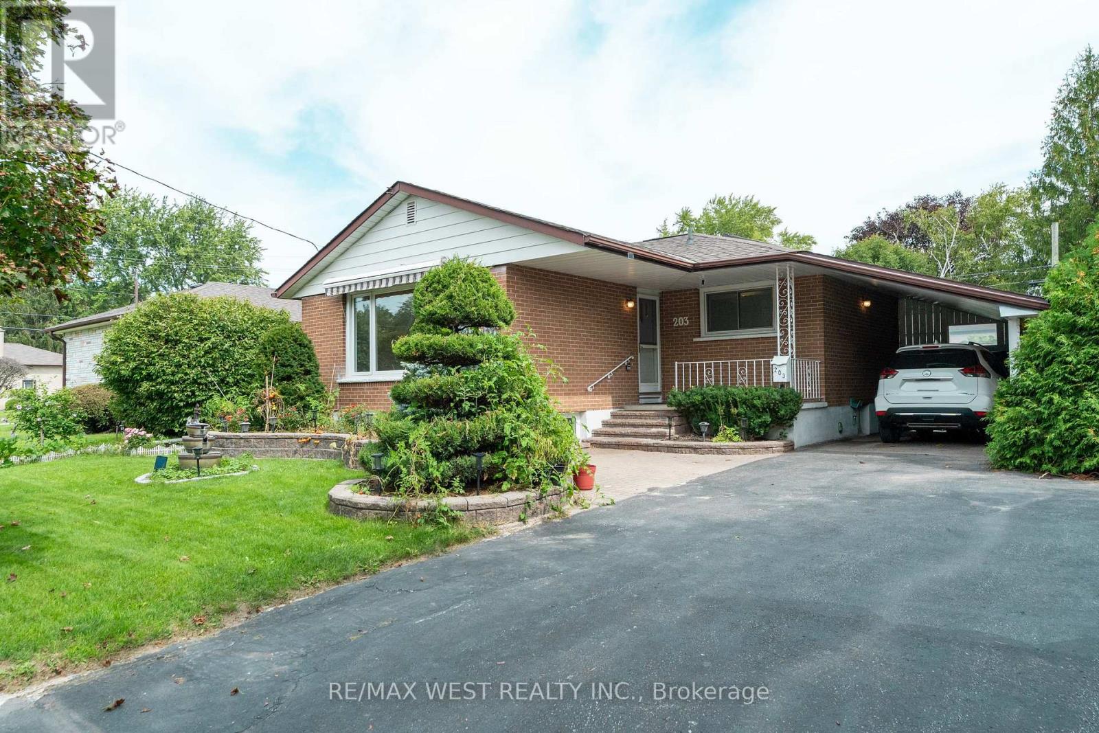 203 Lupin Drive, Whitby, Ontario  L1N 1Y2 - Photo 5 - E13803866
