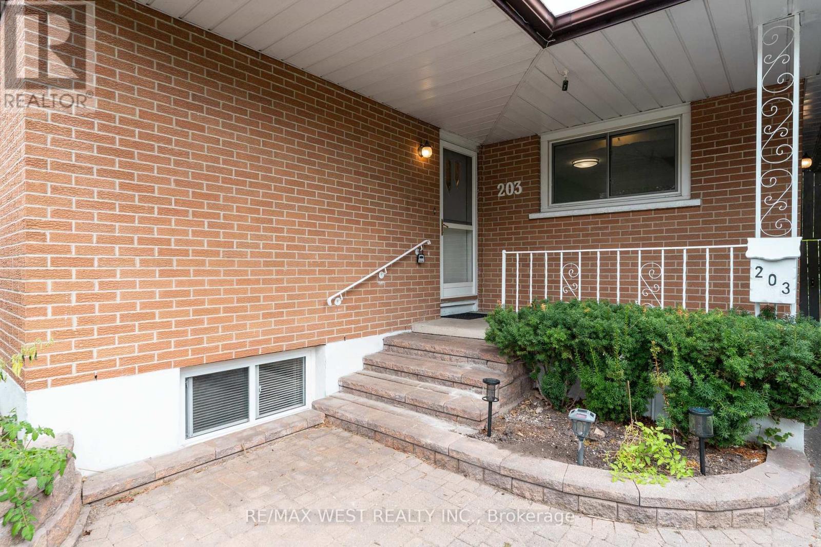 203 Lupin Drive, Whitby, Ontario  L1N 1Y2 - Photo 6 - E13803866