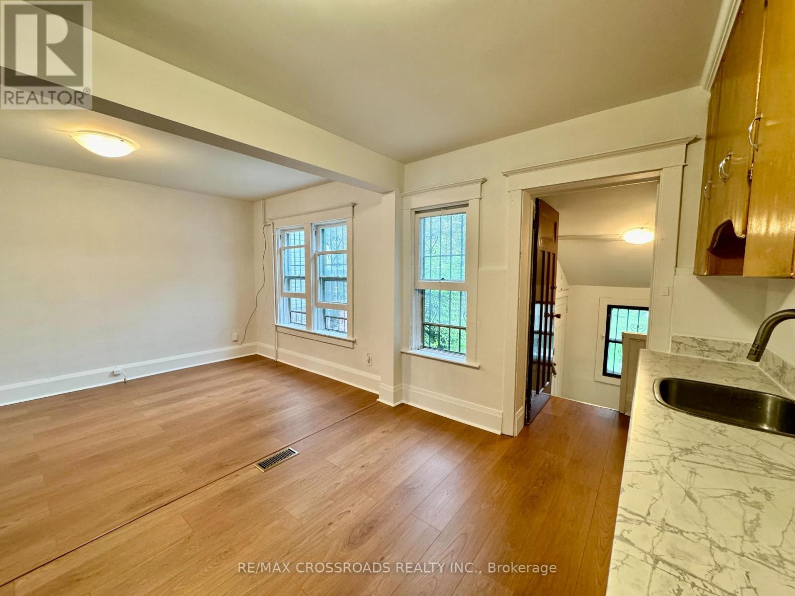 287 Greenwood Avenue, Toronto, Ontario  M4L 2R6 - Photo 4 - E13803890