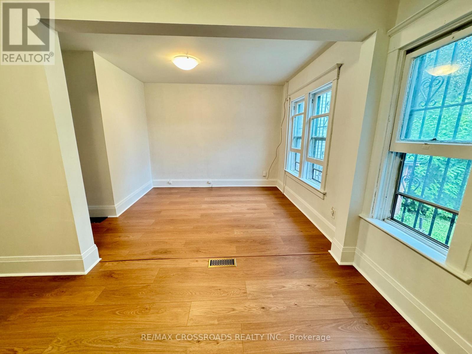 287 Greenwood Avenue, Toronto, Ontario  M4L 2R6 - Photo 5 - E13803890