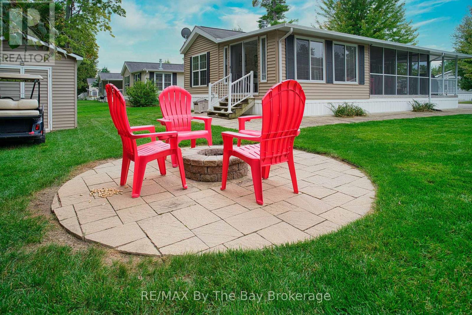 107 Madawaska Trail, Wasaga Beach, Ontario  L9Z 1X7 - Photo 2 - S13803876