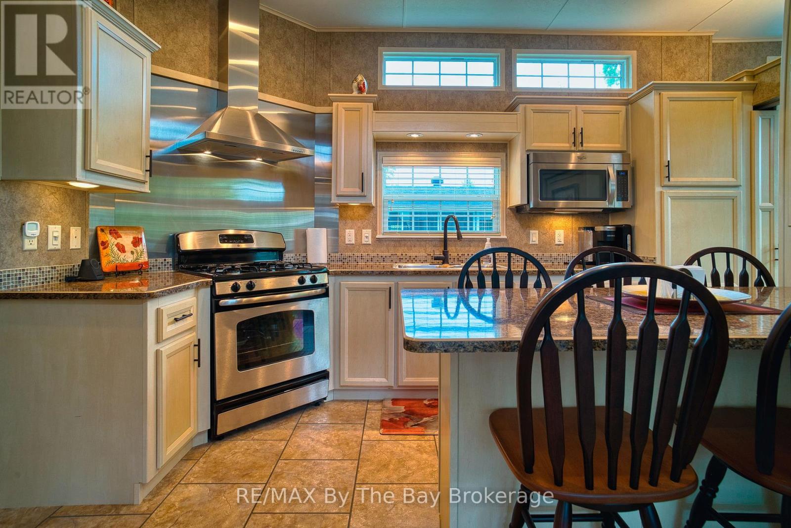 107 Madawaska Trail, Wasaga Beach, Ontario  L9Z 1X7 - Photo 4 - S13803876
