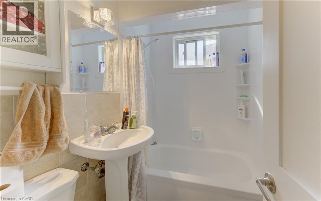 49 Dietz Avenue S, Waterloo, Ontario  N2L 2J8 - Photo 17 - 40862910