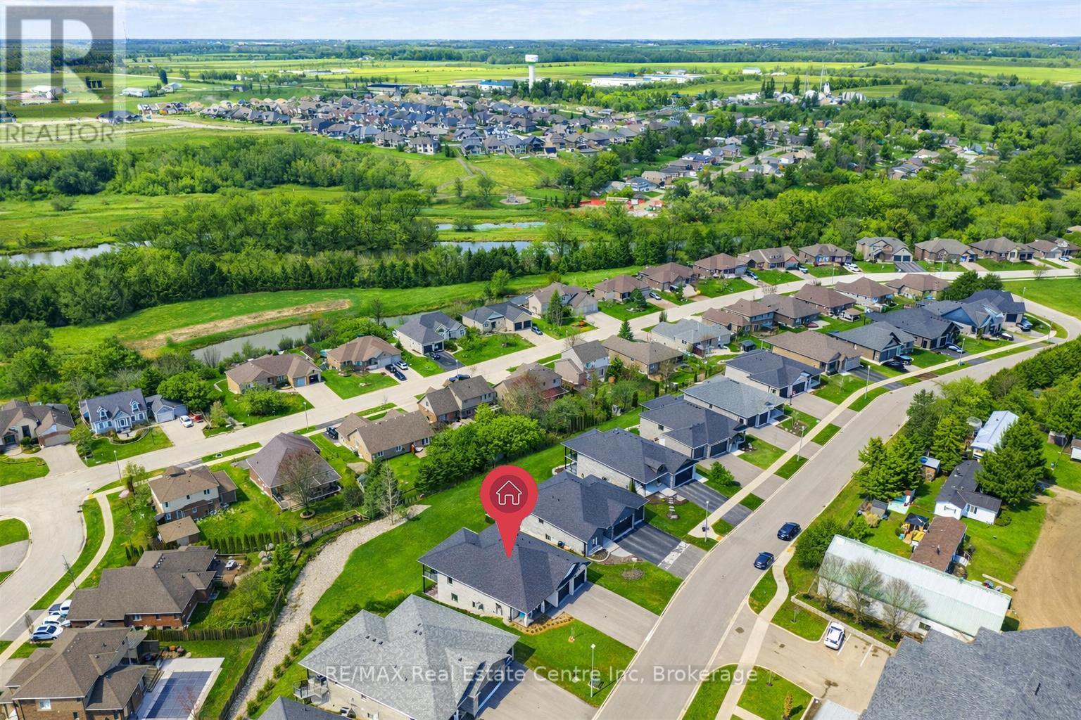 14 Faith Drive, Mapleton, Ontario  N0G 1P0 - Photo 2 - X13803912