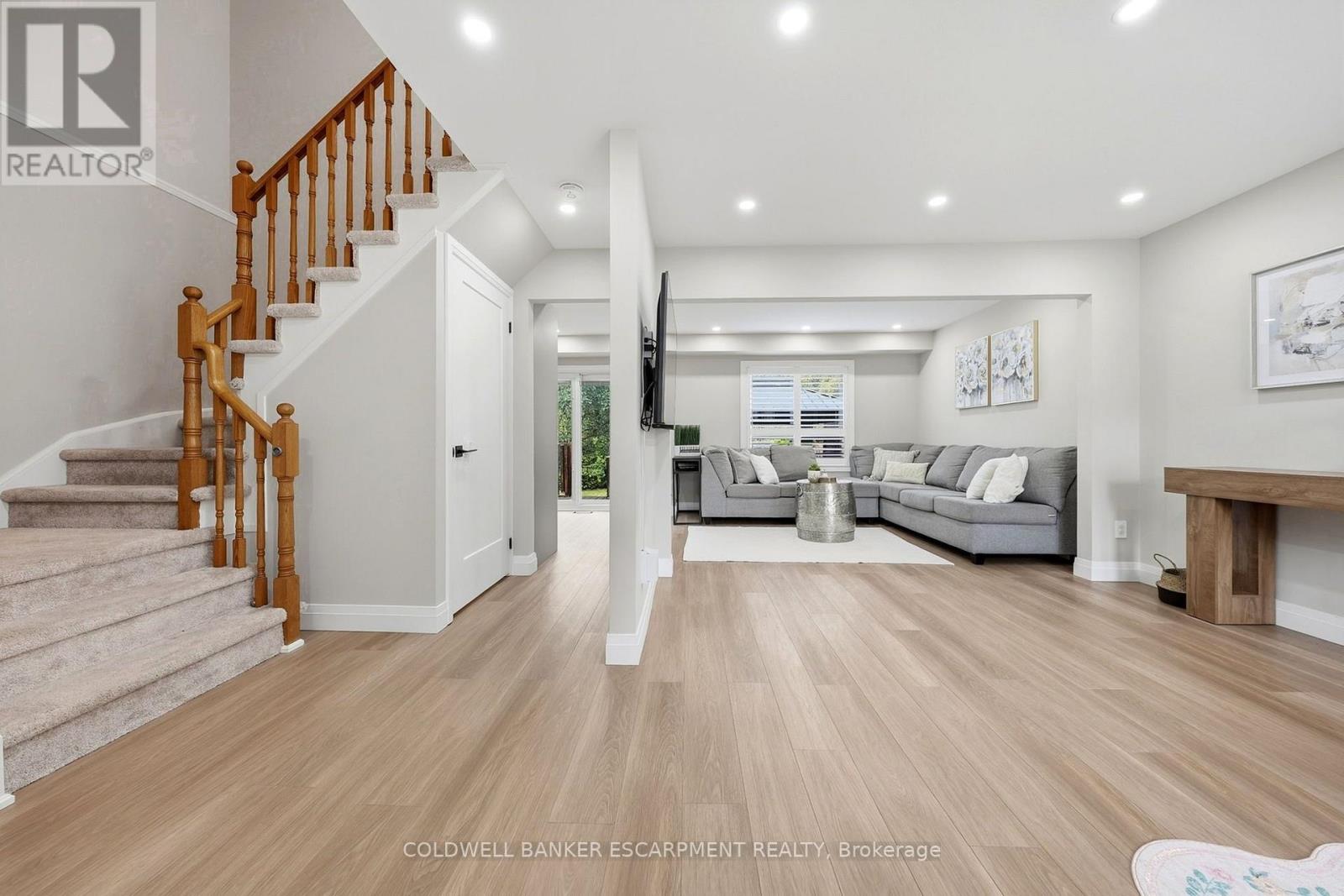 23 Lasby Lane, Halton Hills, Ontario  L7J 2W9 - Photo 7 - W13800416