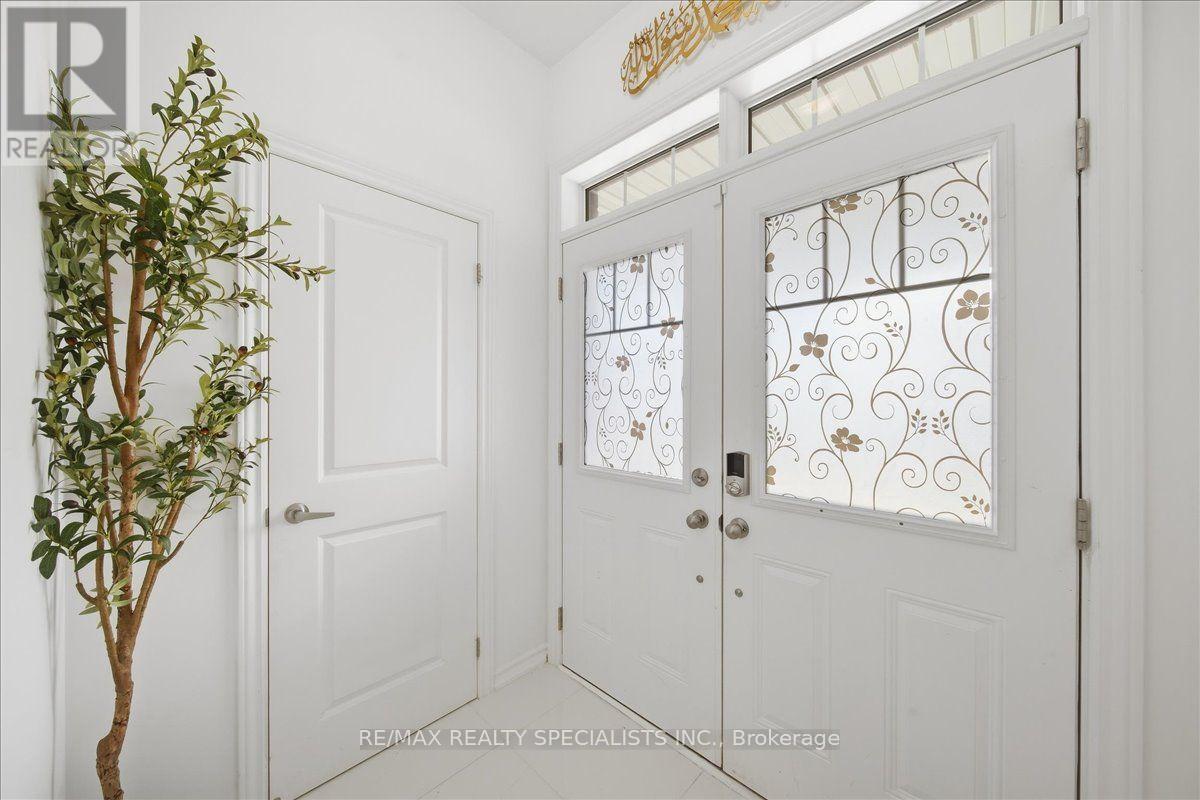 90 Ferragine Crescent, Bradford West Gwillimbury (Bradford), Ontario  L3Z 4K2 - Photo 4 - N13803850