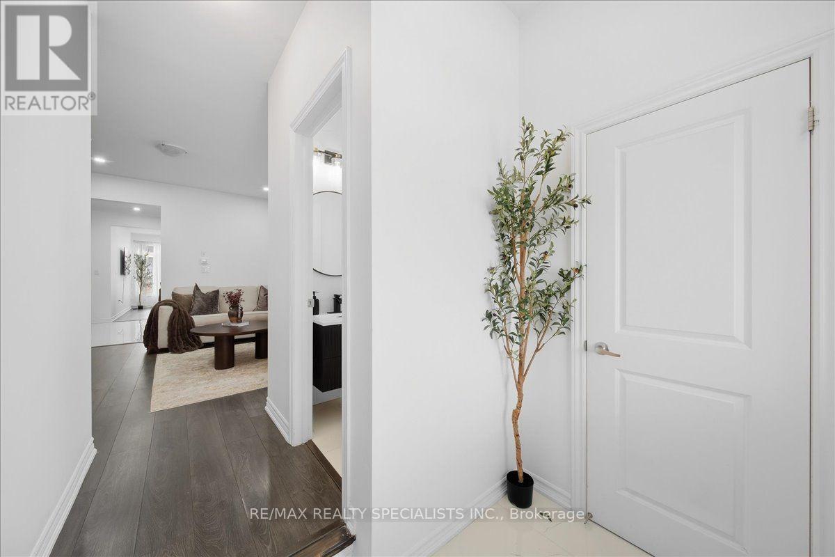 90 Ferragine Crescent, Bradford West Gwillimbury (Bradford), Ontario  L3Z 4K2 - Photo 5 - N13803850
