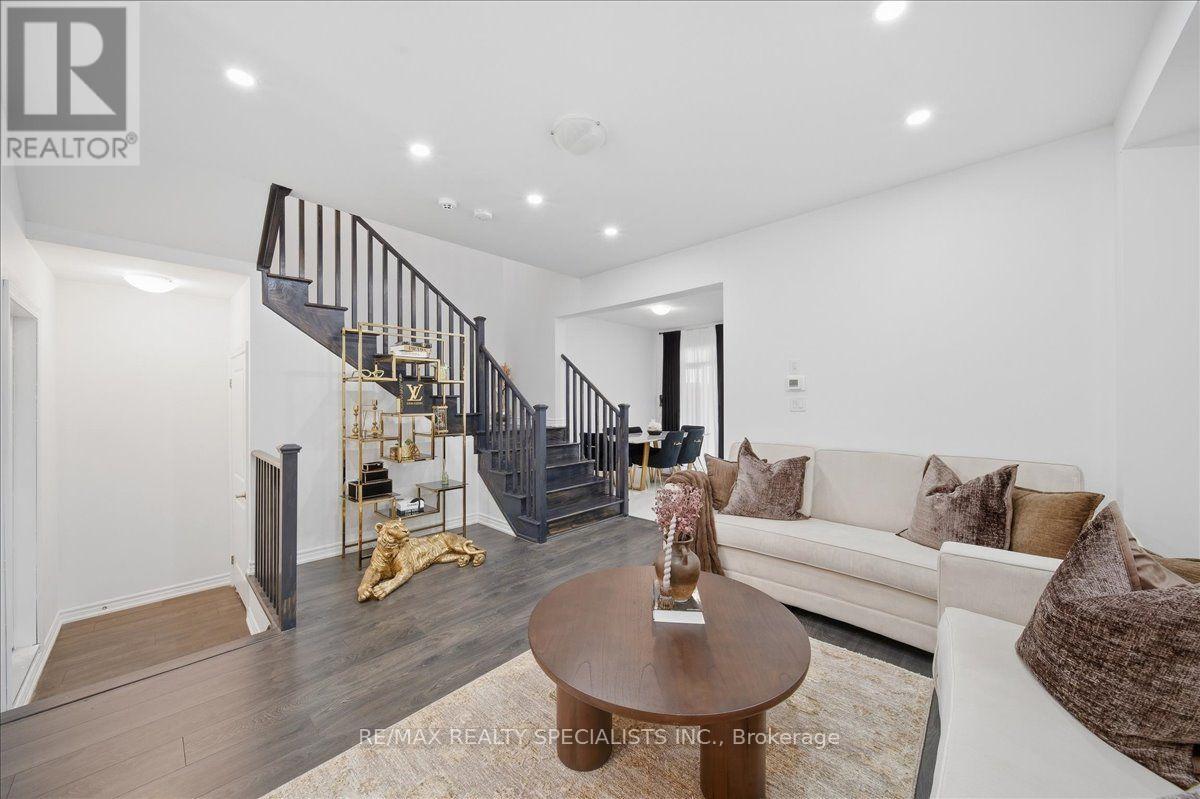 90 Ferragine Crescent, Bradford West Gwillimbury (Bradford), Ontario  L3Z 4K2 - Photo 9 - N13803850