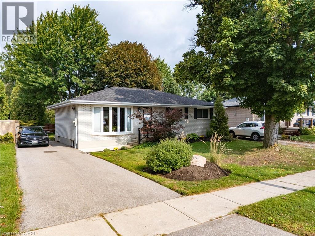 7 CAMBRIDGE Drive, Brantford, Ontario
