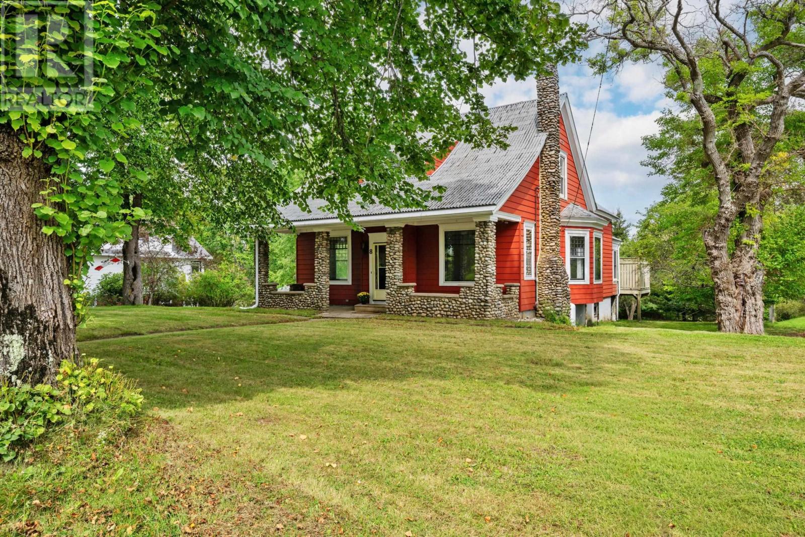 8 Maple Avenue, Lunenburg, Nova Scotia