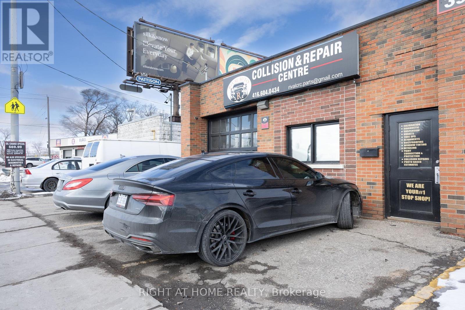 393 WESTON ROAD, Toronto, Ontario