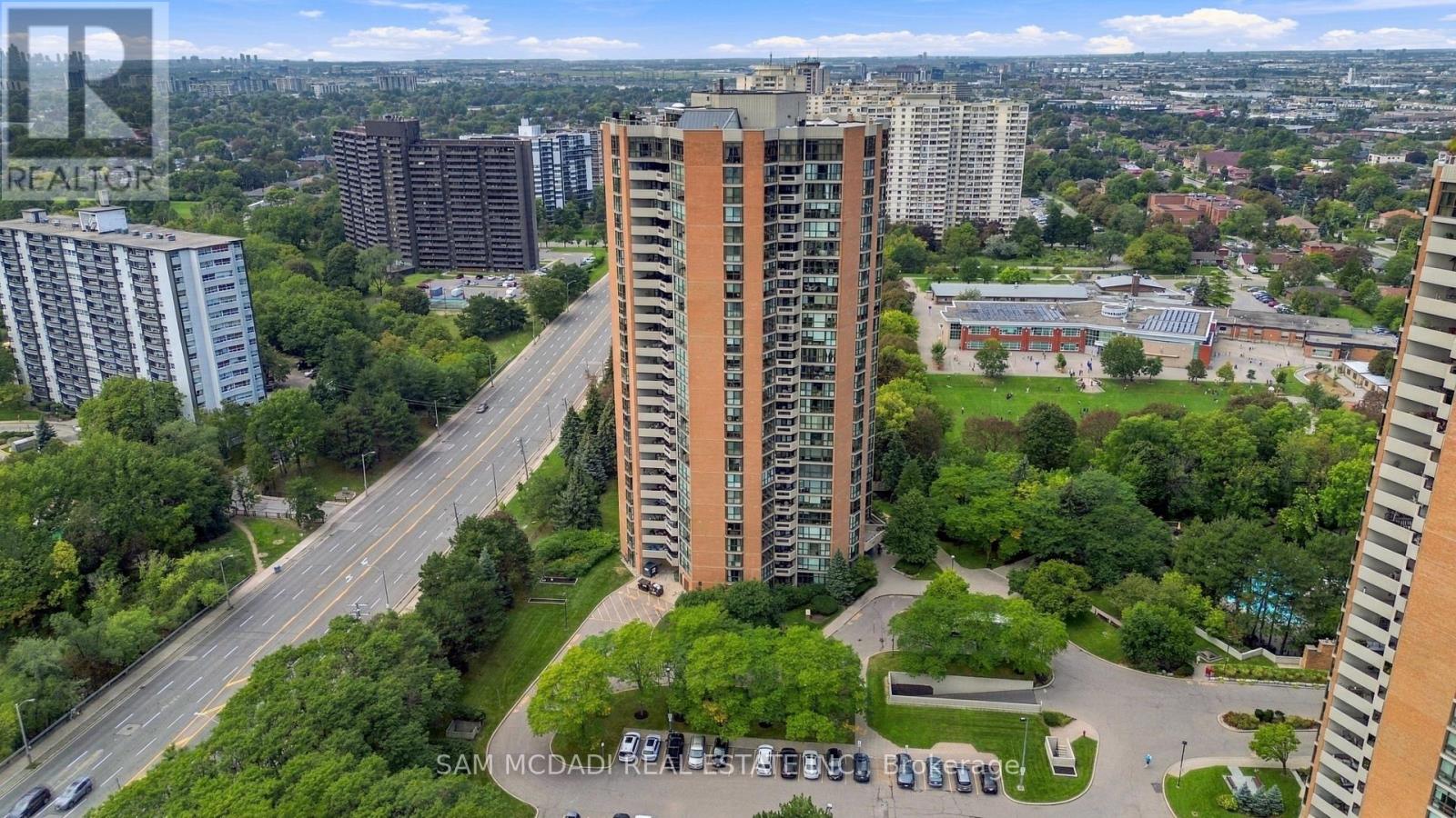 2009 - 2000 Islington Avenue, Toronto, Ontario  M9P 3S7 - Photo 3 - W13803828