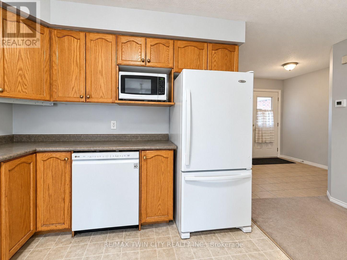 63 Orchid Crescent, Kitchener, Ontario  N2E 3N3 - Photo 6 - X13803746