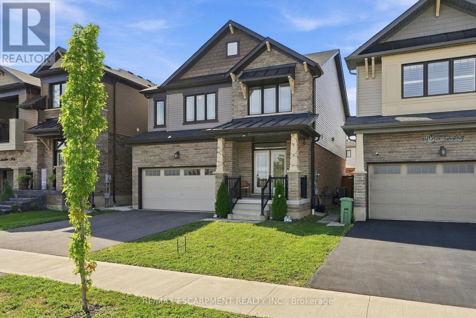 35 Royal Coachman Way, Hamilton, Ontario  L8J 0M2 - Photo 1 - X13803822