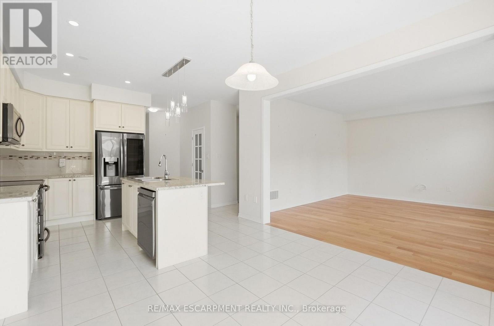 35 Royal Coachman Way, Hamilton, Ontario  L8J 0M2 - Photo 15 - X13803822
