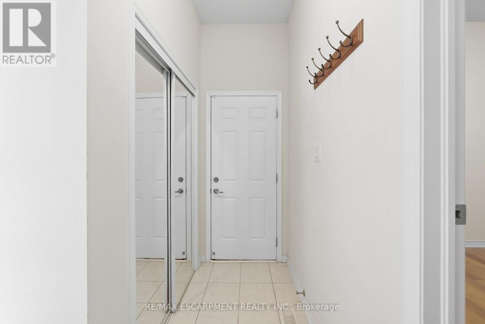 35 Royal Coachman Way, Hamilton, Ontario  L8J 0M2 - Photo 21 - X13803822