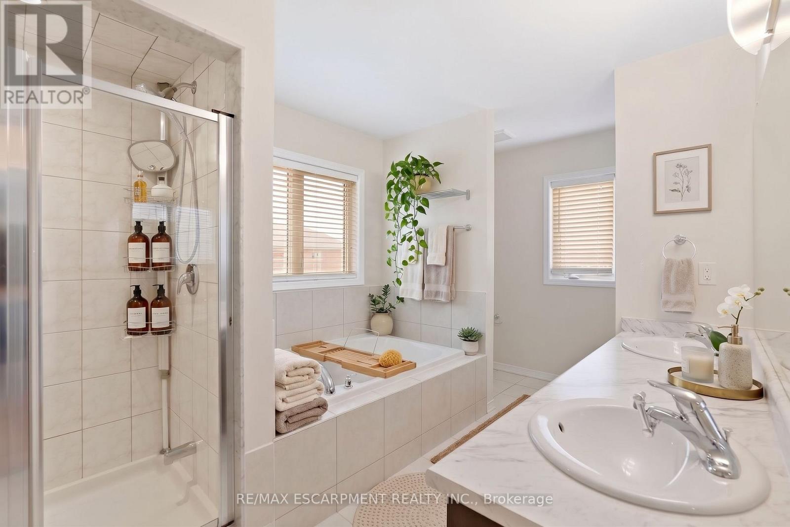 35 Royal Coachman Way, Hamilton, Ontario  L8J 0M2 - Photo 30 - X13803822