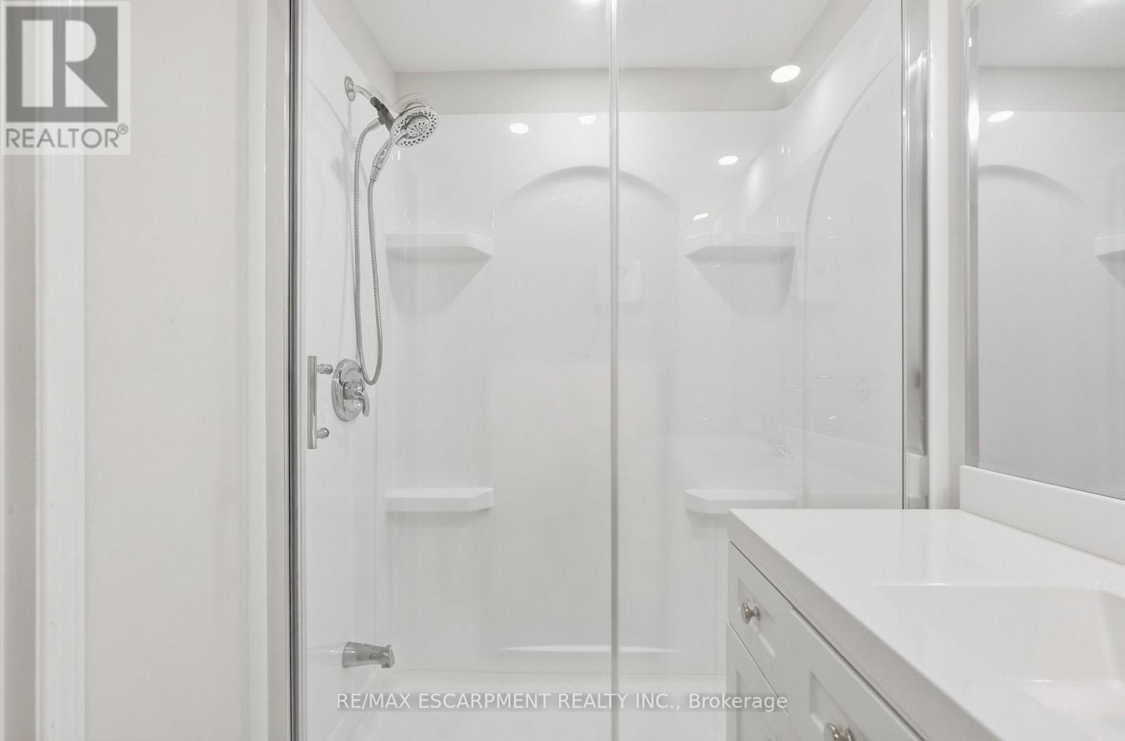 35 Royal Coachman Way, Hamilton, Ontario  L8J 0M2 - Photo 45 - X13803822