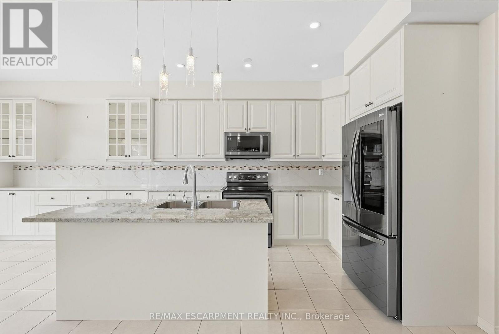 35 Royal Coachman Way, Hamilton, Ontario  L8J 0M2 - Photo 7 - X13803822