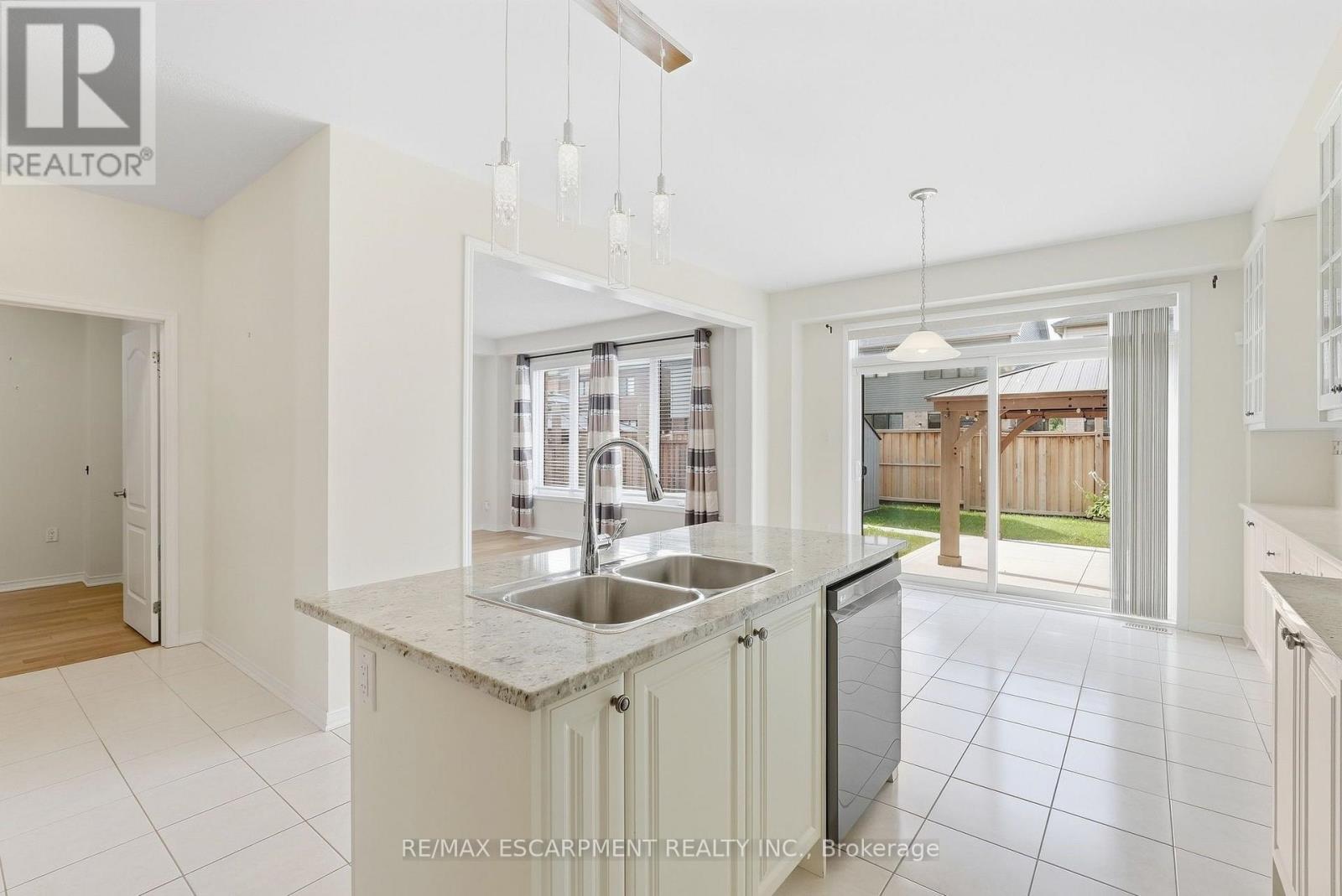 35 Royal Coachman Way, Hamilton, Ontario  L8J 0M2 - Photo 9 - X13803822