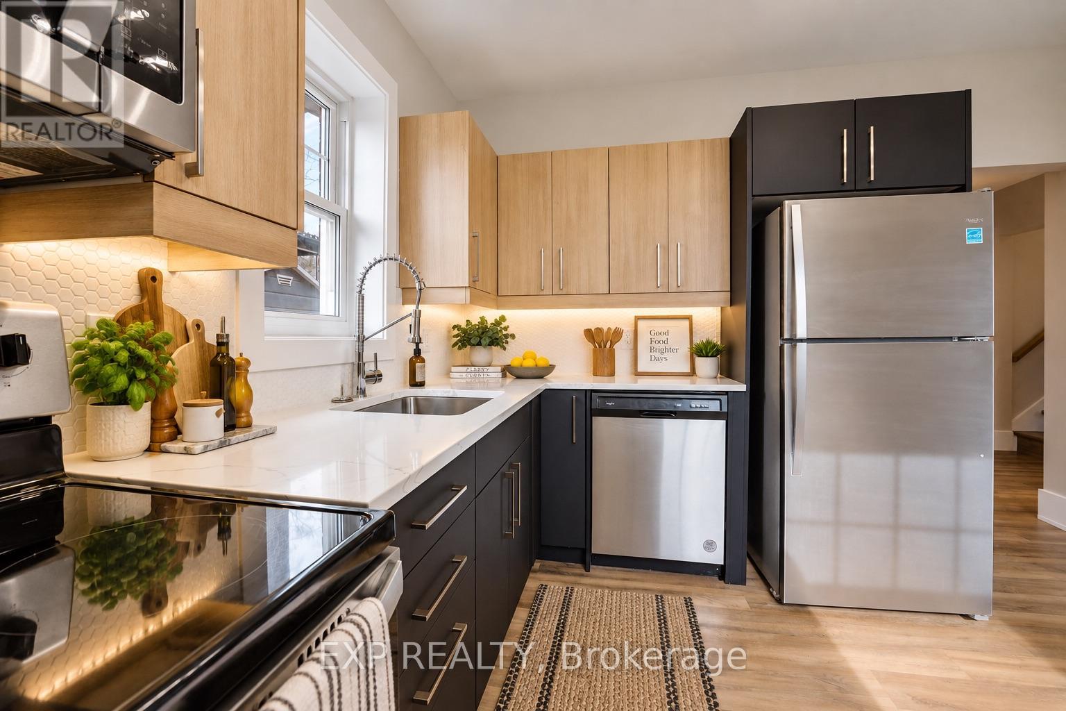1 - 329 Rosedale Avenue, Hamilton, Ontario  L8K 4N9 - Photo 3 - X13803882