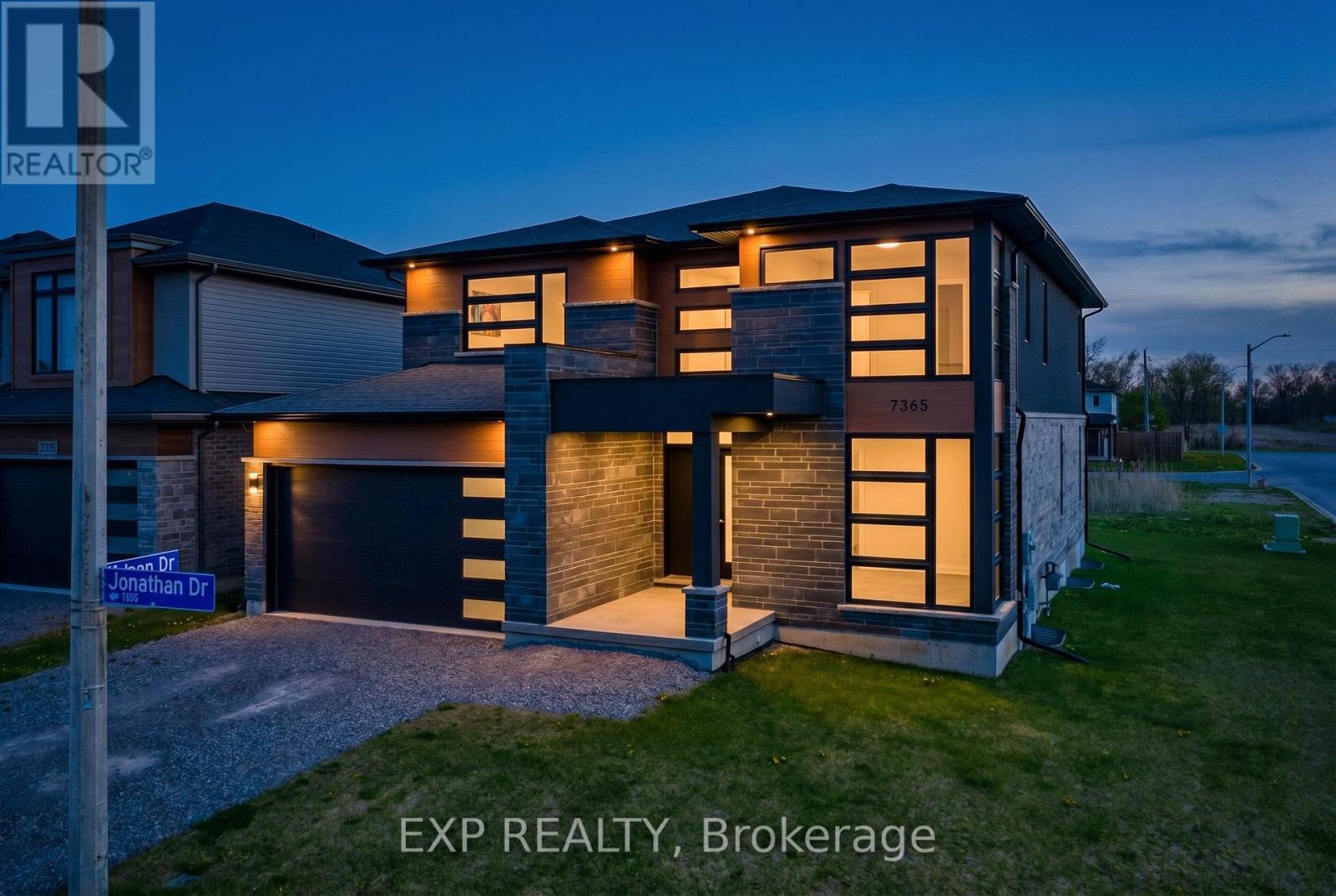 7365 Jonathan Drive, Niagara Falls, Ontario  L2H 3T3 - Photo 2 - X13800210