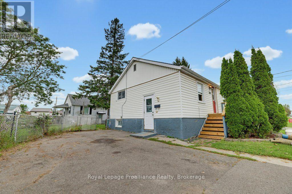 106 Yeomans Street, Belleville, Ontario  K8P 3X7 - Photo 3 - X13804048