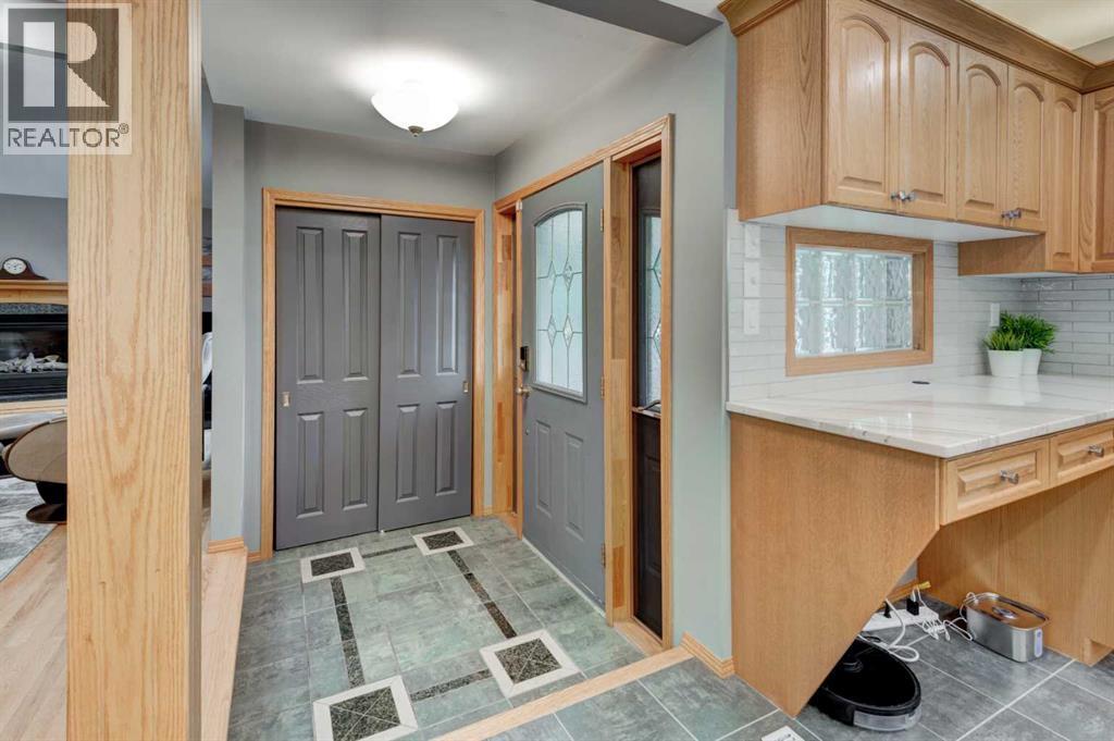 2918 Lathom Crescent SW, Calgary, Alberta  T3E 5W7 - Photo 14 - A2345690