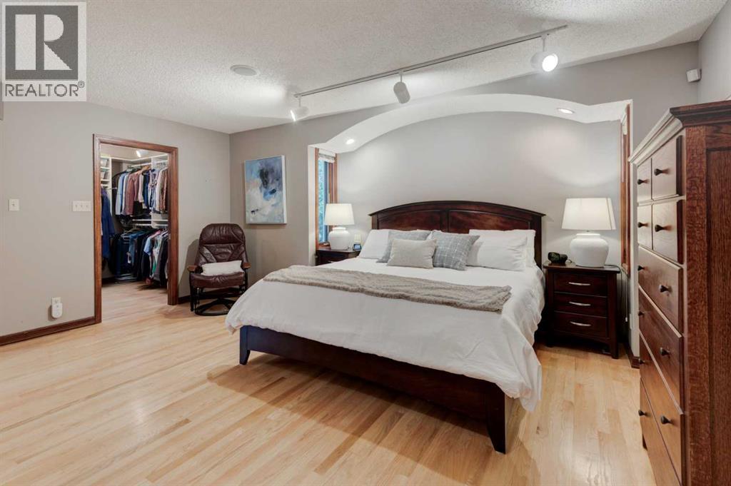 2918 Lathom Crescent SW, Calgary, Alberta  T3E 5W7 - Photo 15 - A2345690