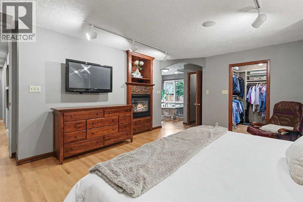 2918 Lathom Crescent SW, Calgary, Alberta  T3E 5W7 - Photo 16 - A2345690