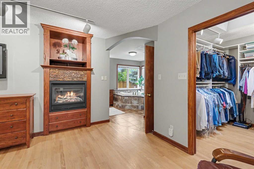 2918 Lathom Crescent SW, Calgary, Alberta  T3E 5W7 - Photo 17 - A2345690
