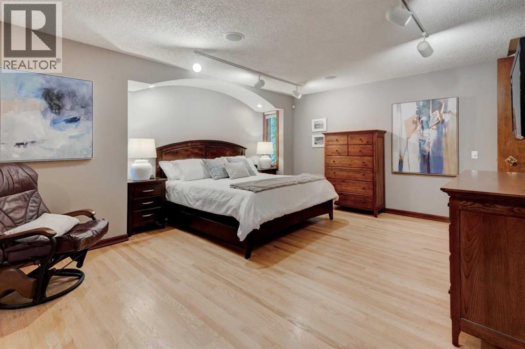 2918 Lathom Crescent SW, Calgary, Alberta  T3E 5W7 - Photo 18 - A2345690