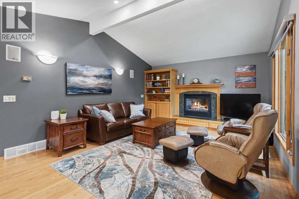 2918 Lathom Crescent SW, Calgary, Alberta  T3E 5W7 - Photo 2 - A2345690