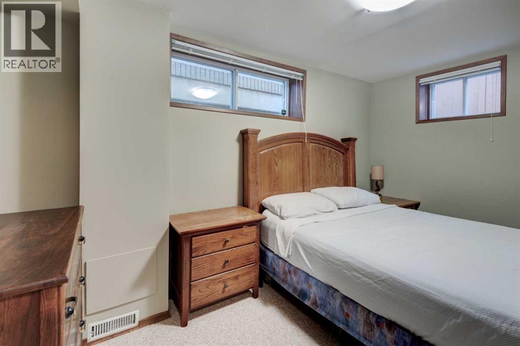 2918 Lathom Crescent SW, Calgary, Alberta  T3E 5W7 - Photo 29 - A2345690