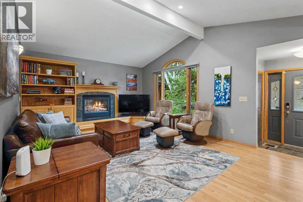 2918 Lathom Crescent SW, Calgary, Alberta  T3E 5W7 - Photo 3 - A2345690
