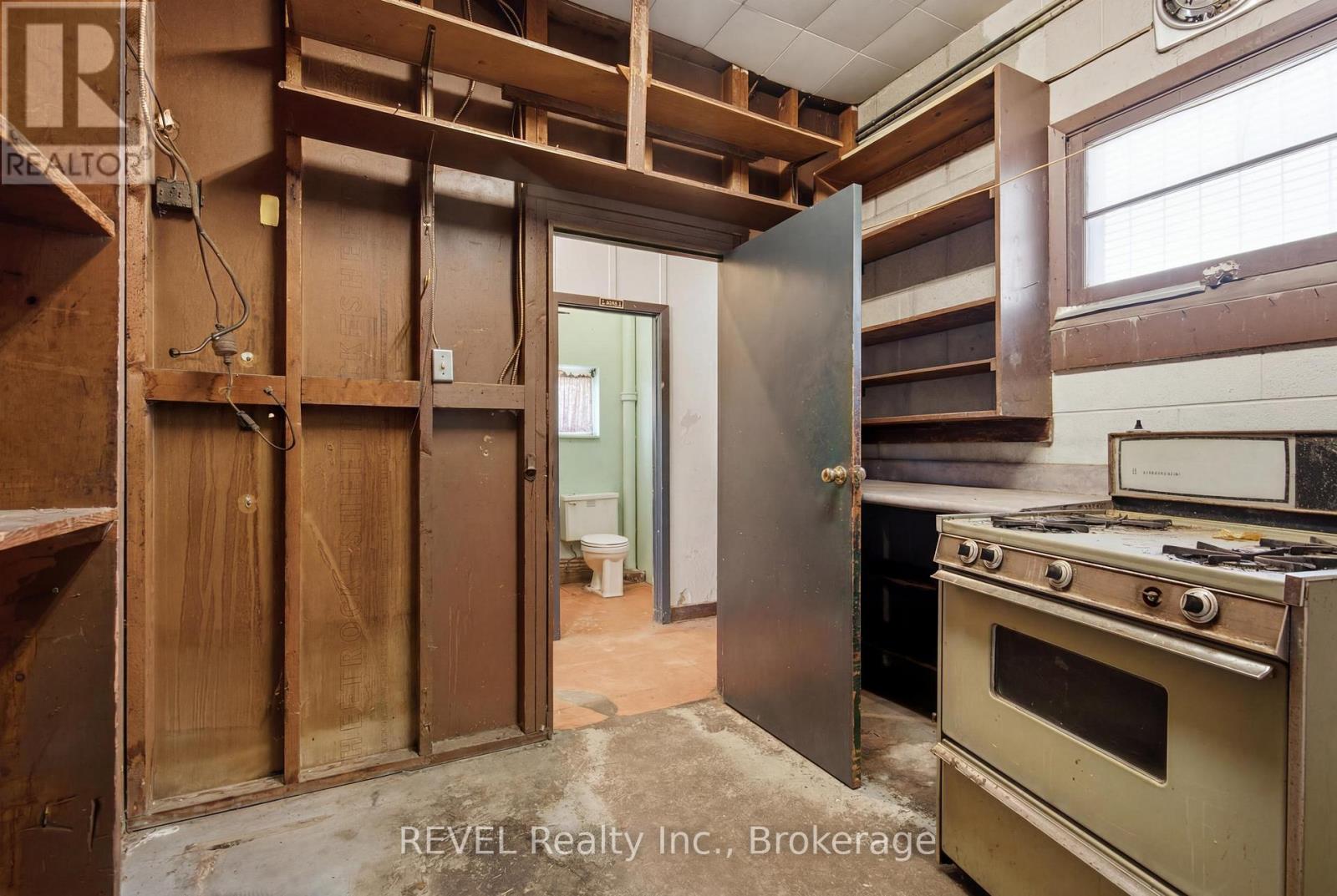 5784 Stanley Avenue, Niagara Falls, Ontario  L2G 3X7 - Photo 5 - X13520458
