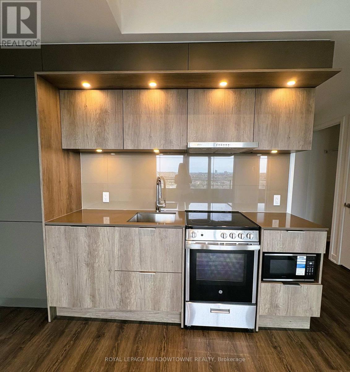 1103 - 448 Burnhamthorpe Road W, Mississauga, Ontario  L5B 0R4 - Photo 10 - W13803930