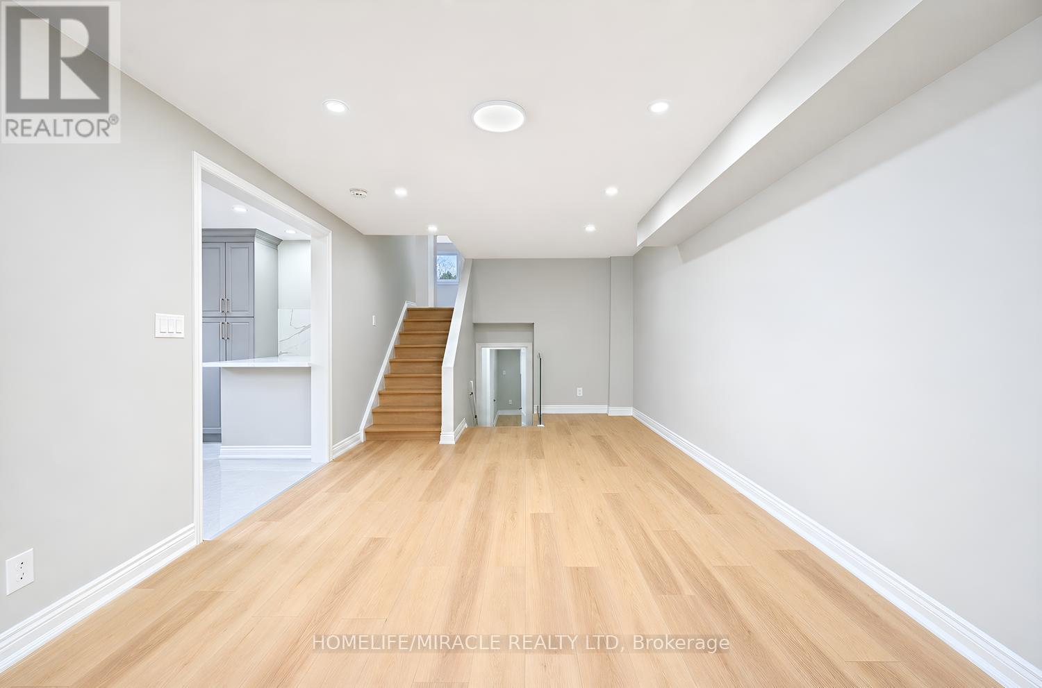 21 Sanagan Road, Toronto, Ontario  M9V 1R7 - Photo 8 - W13803958