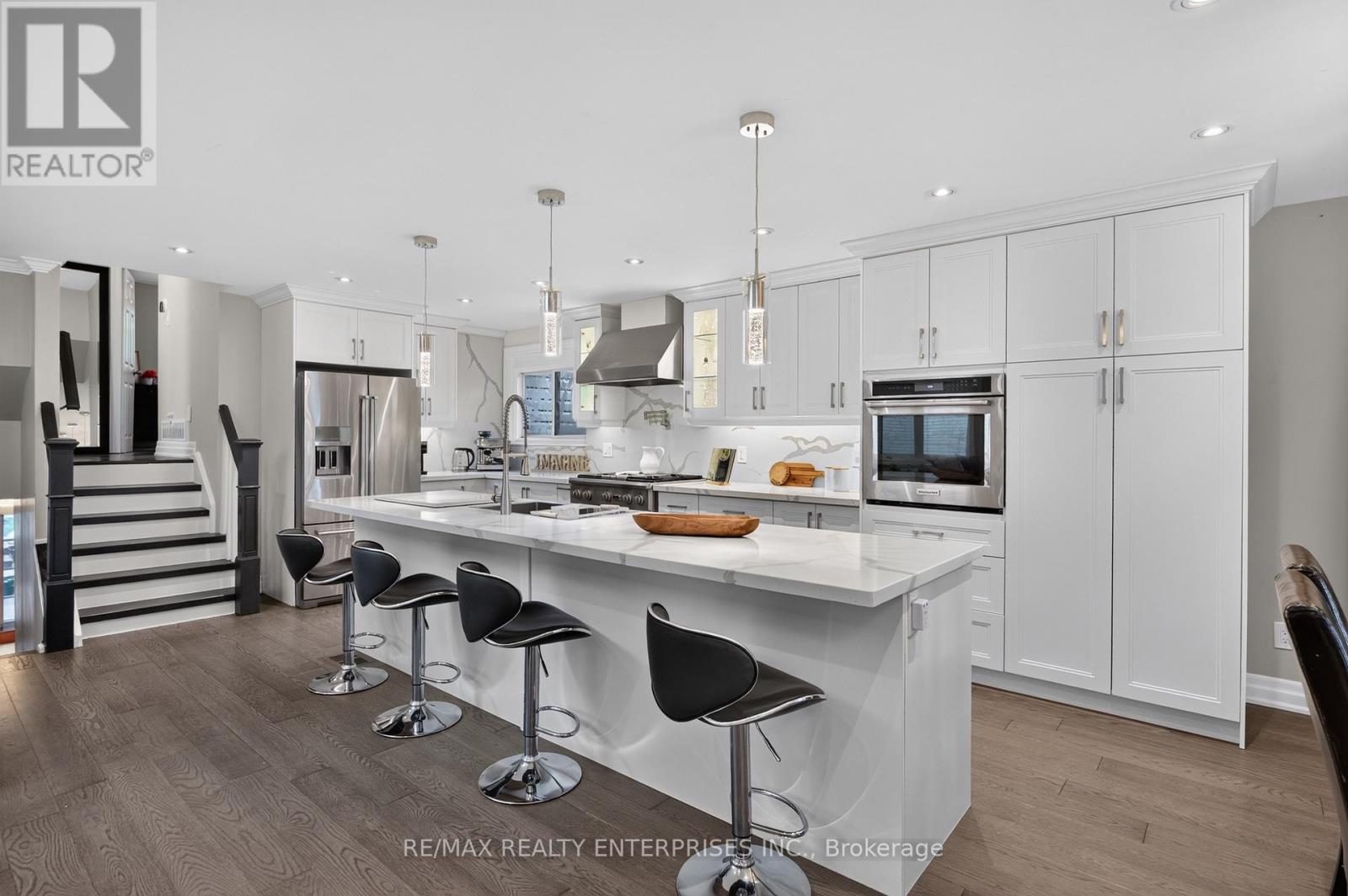 1957 DELANEY DRIVE Mississauga (Clarkson) Ontario Canada L5J3L3 2