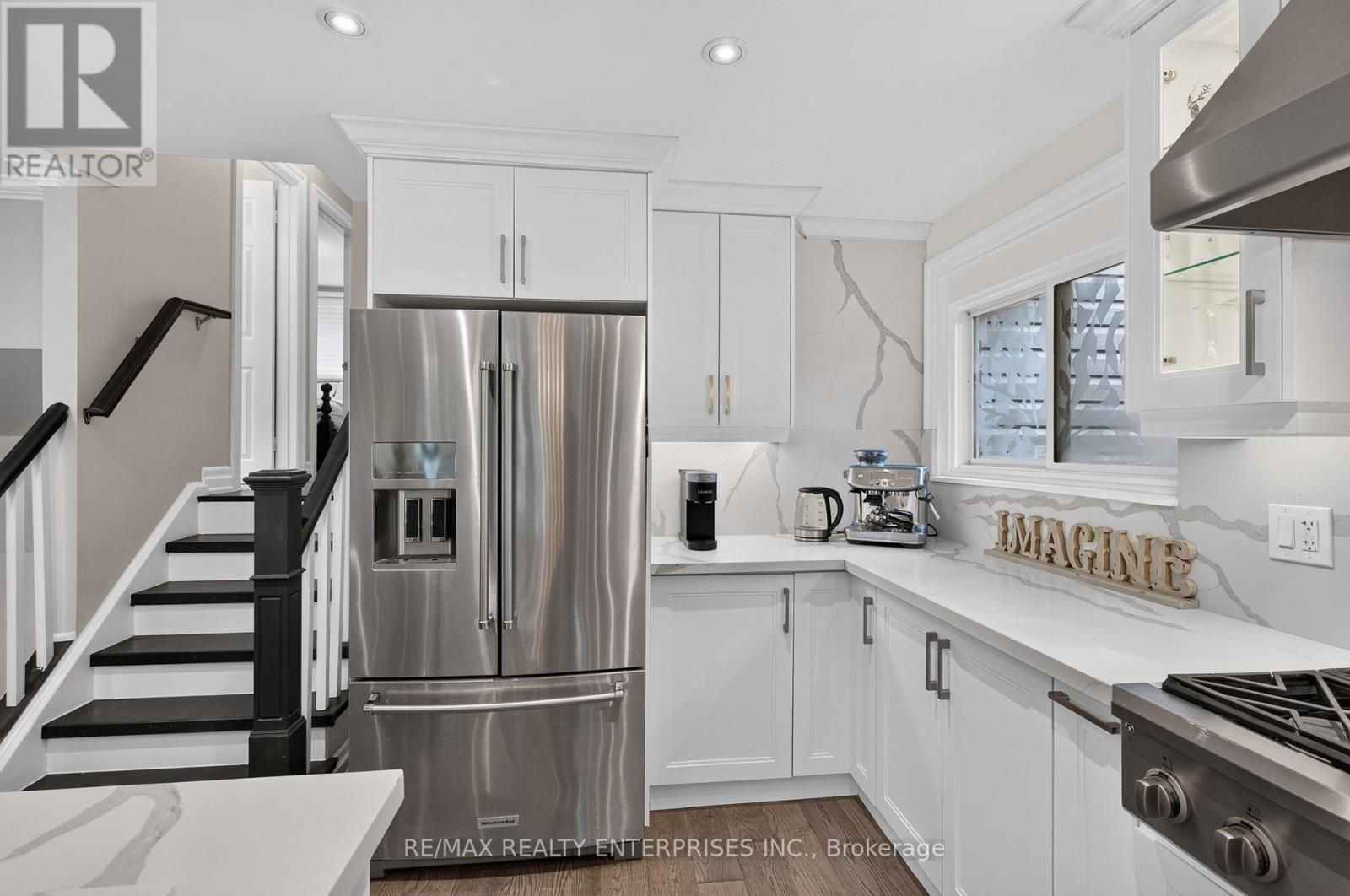 1957 DELANEY DRIVE Mississauga (Clarkson) Ontario Canada L5J3L3 4
