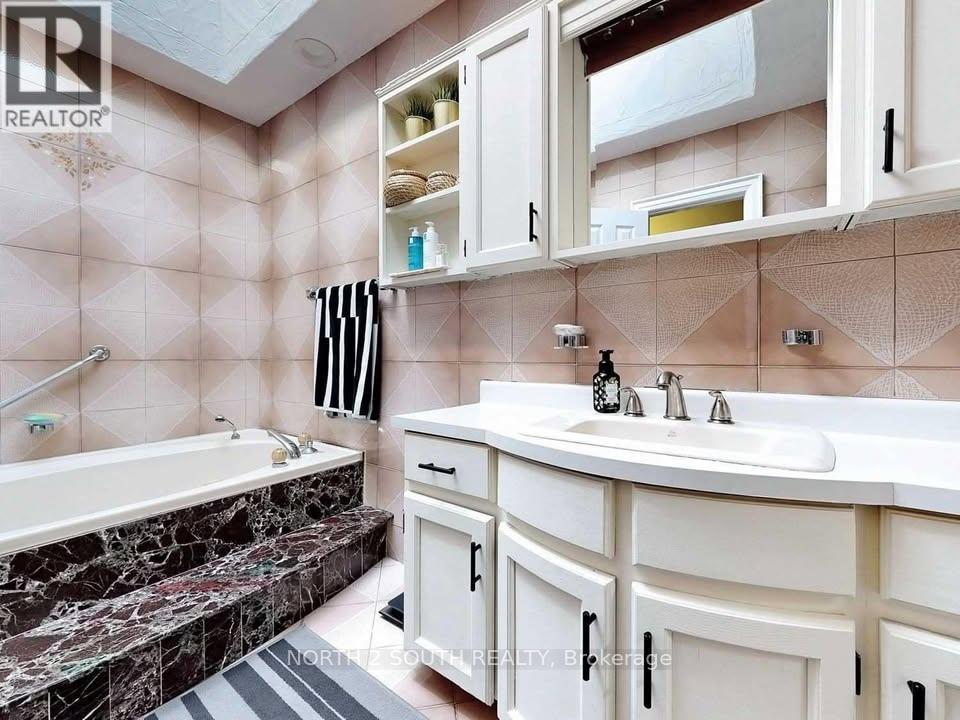 Main - 96 Bamford Crescent, Toronto (Black Creek), Ontario  M3N 1T8 - Photo 17 - W13804014