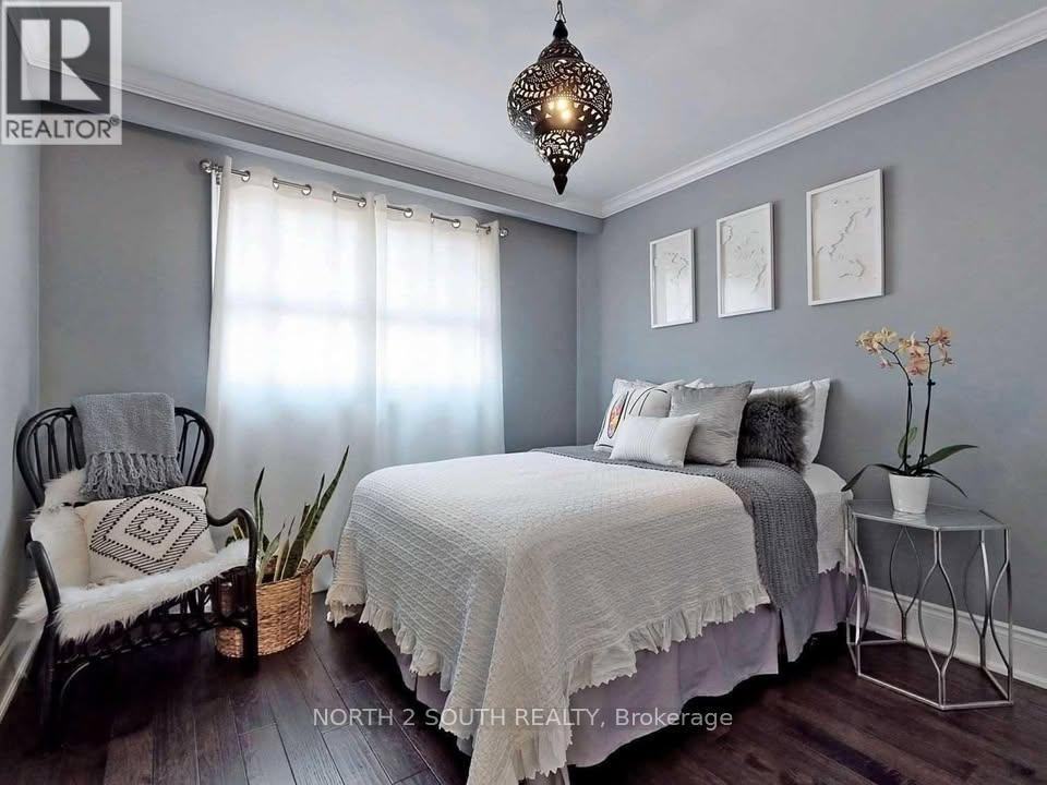 Main - 96 Bamford Crescent, Toronto (Black Creek), Ontario  M3N 1T8 - Photo 4 - W13804014