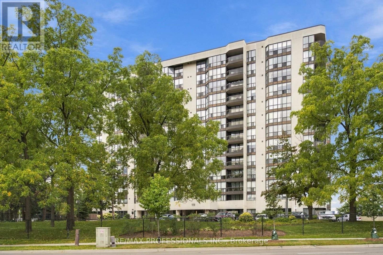 403 - 1111 Bough Beeches Boulevard, Mississauga, Ontario  L4W 4N1 - Photo 2 - W13804036