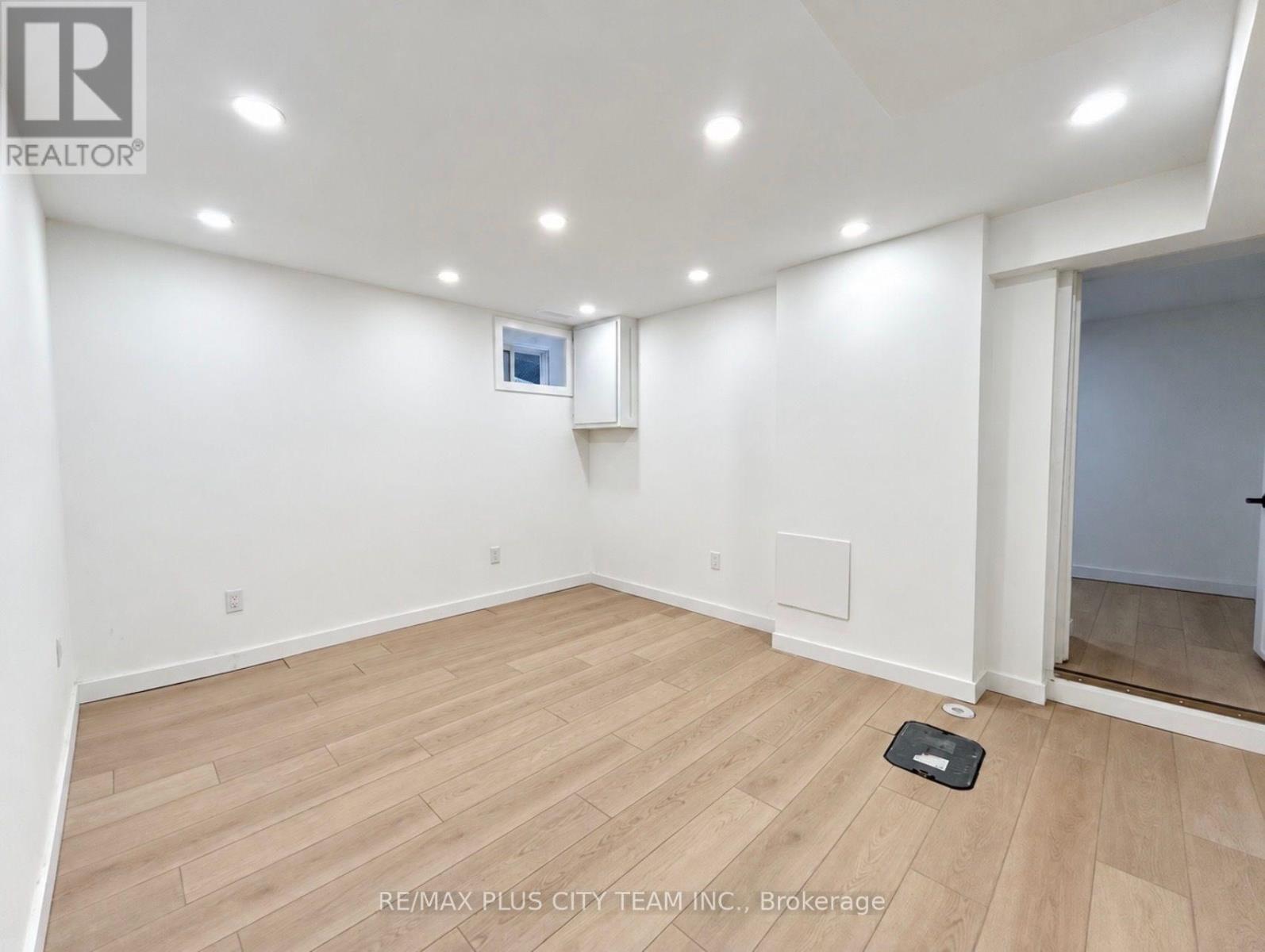 Lower - 148 Ascot Avenue, Toronto (Corso Italia-Davenport), Ontario  M6E 1G4 - Photo 11 - W13804056