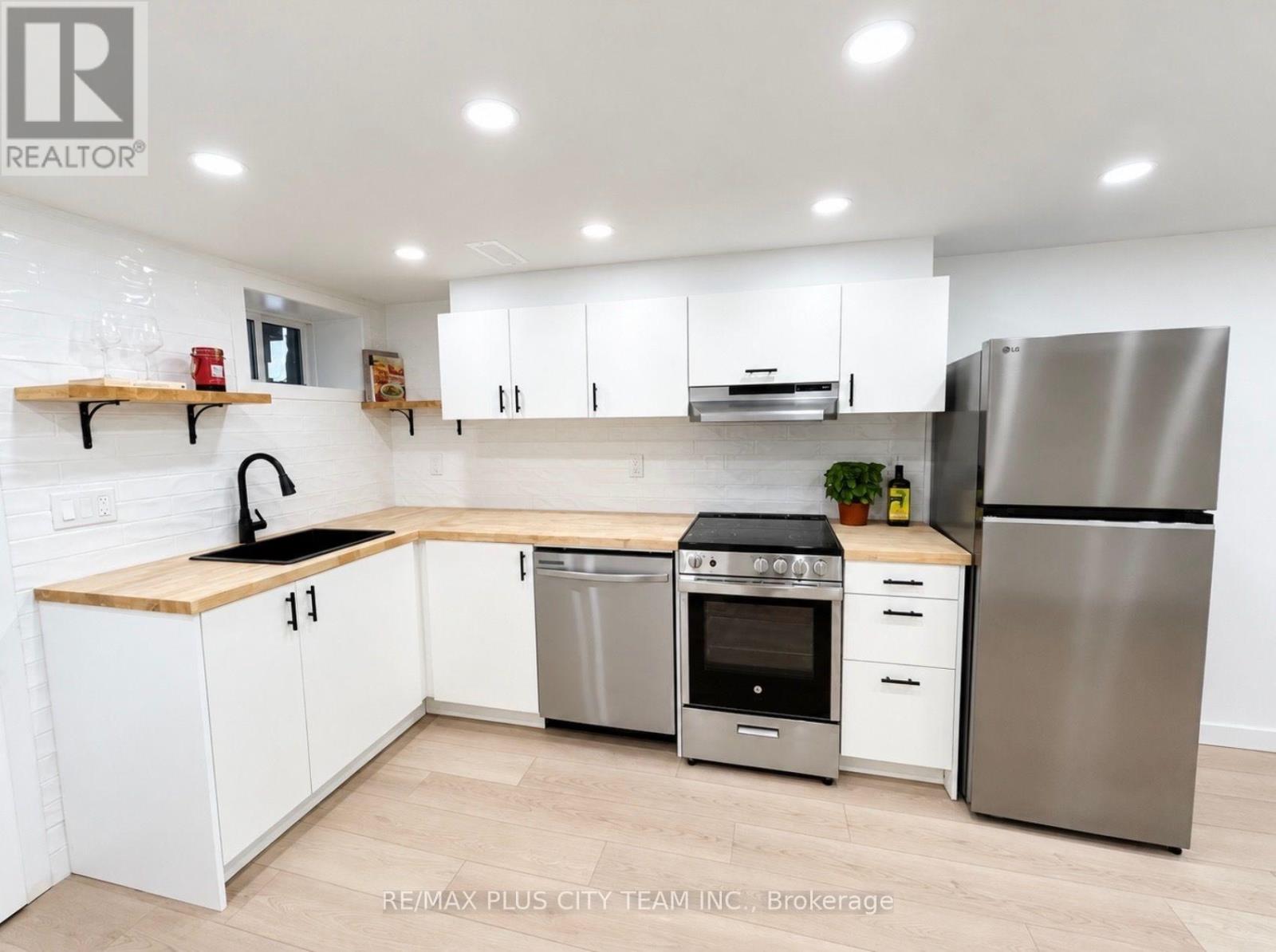 Lower - 148 Ascot Avenue, Toronto (Corso Italia-Davenport), Ontario  M6E 1G4 - Photo 5 - W13804056