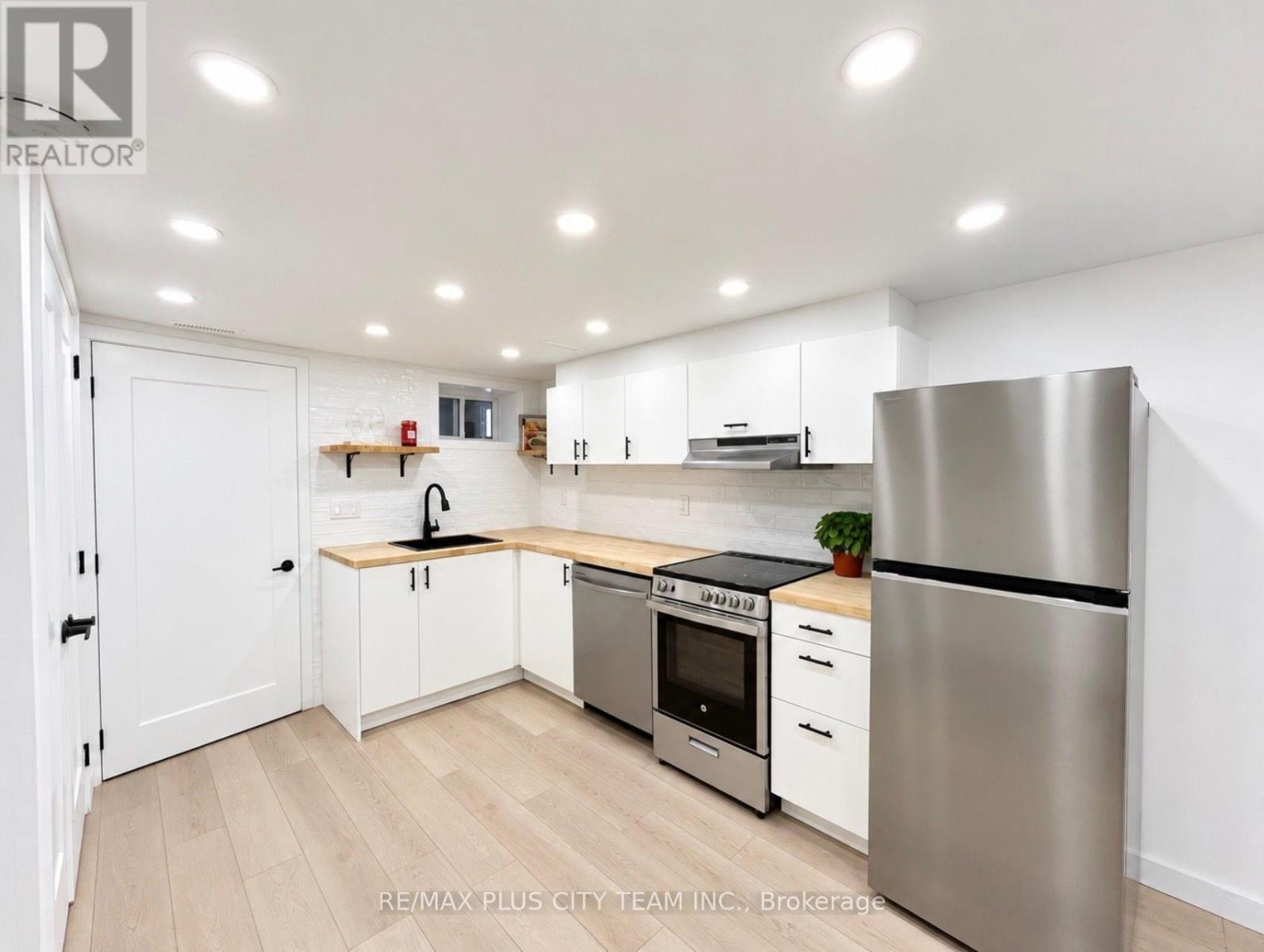 Lower - 148 Ascot Avenue, Toronto (Corso Italia-Davenport), Ontario  M6E 1G4 - Photo 6 - W13804056