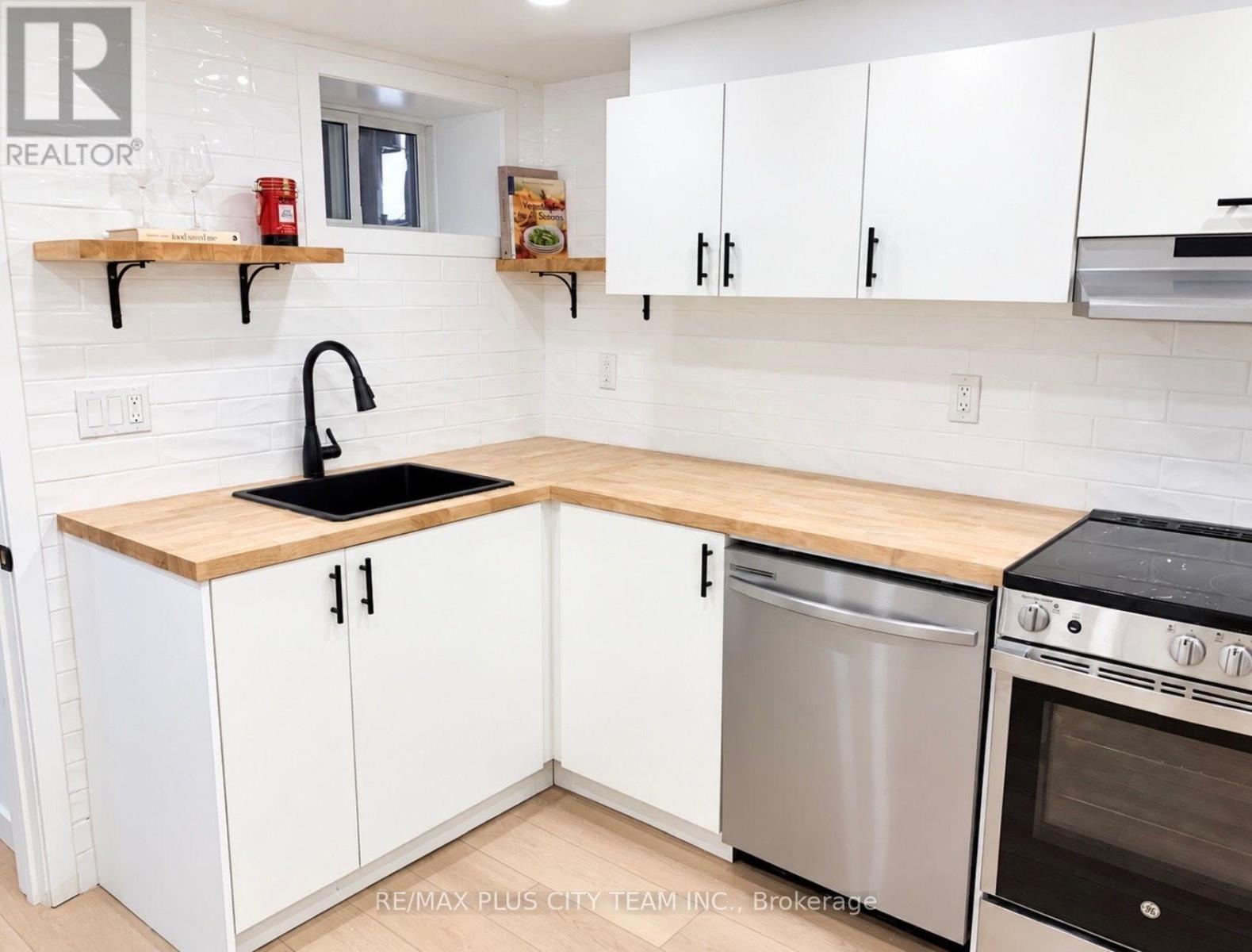 Lower - 148 Ascot Avenue, Toronto (Corso Italia-Davenport), Ontario  M6E 1G4 - Photo 7 - W13804056